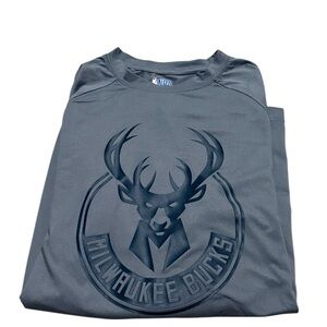 🏀 Milwaukee Bucks Men’s Long Sleeve Performance Shirt – Size M